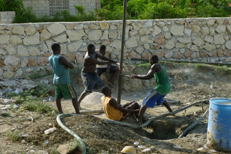 Costruzione pozzi acqua potabile ad Haiti